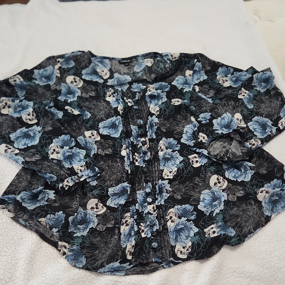Torrid sheer floral skull Halloween blouse Size 0